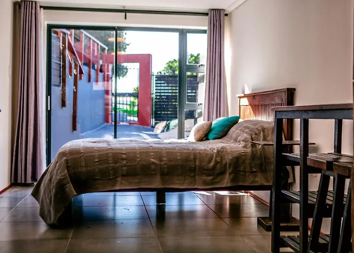 Peaceful 1-Bedroom Flatlet, 10 Min From The Beach