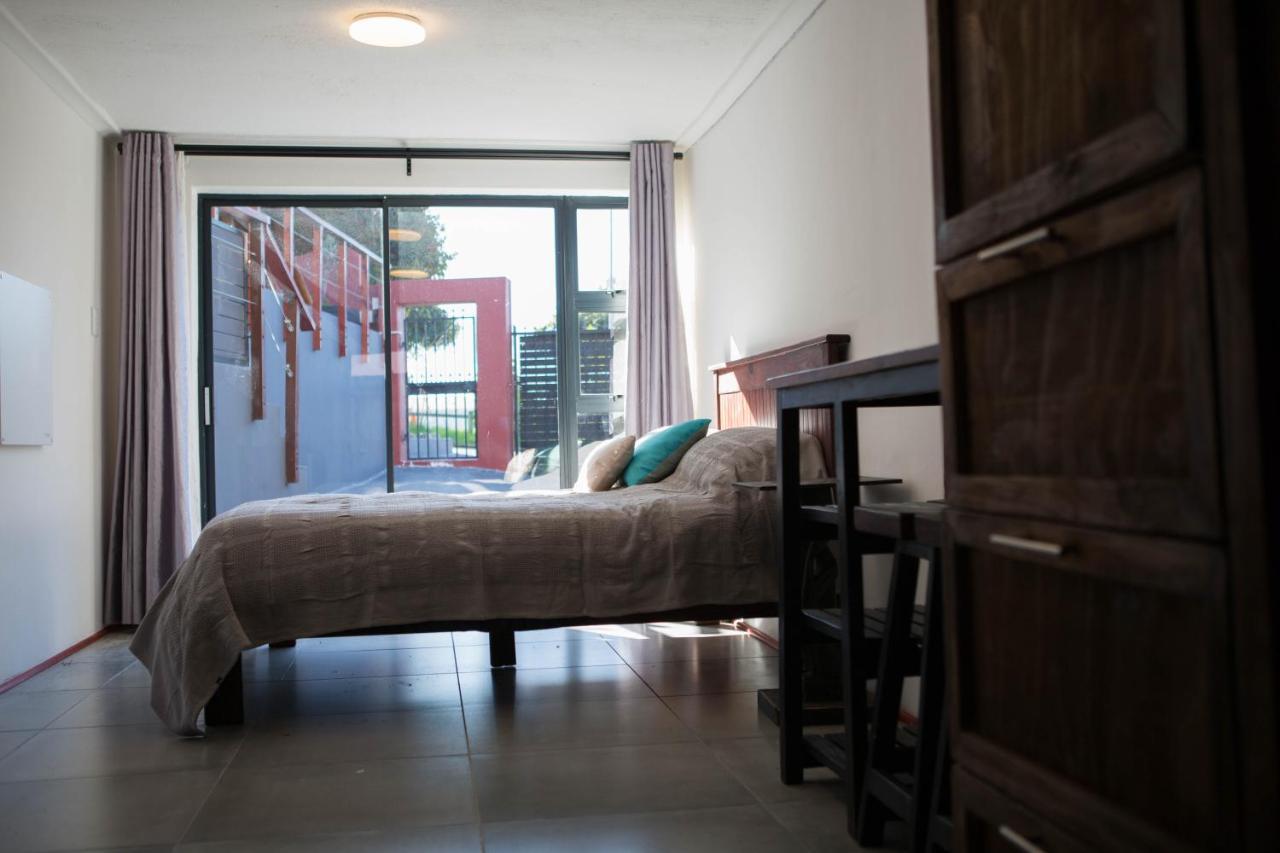 Peaceful 1-bedroom Flatlet, 10 Min From The * Cape Town