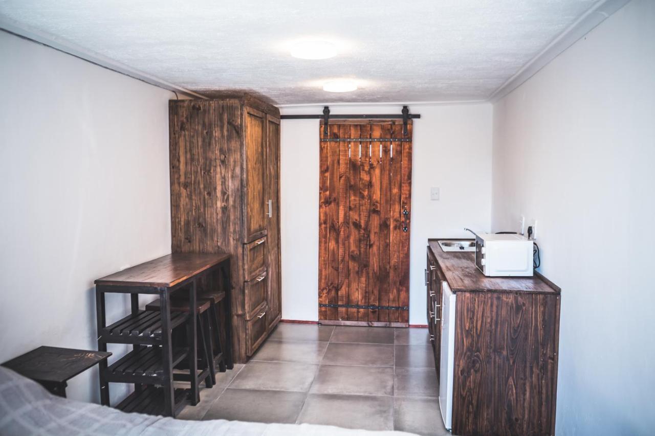 Peaceful 1-bedroom Flatlet, 10 Min From The * Cape Town