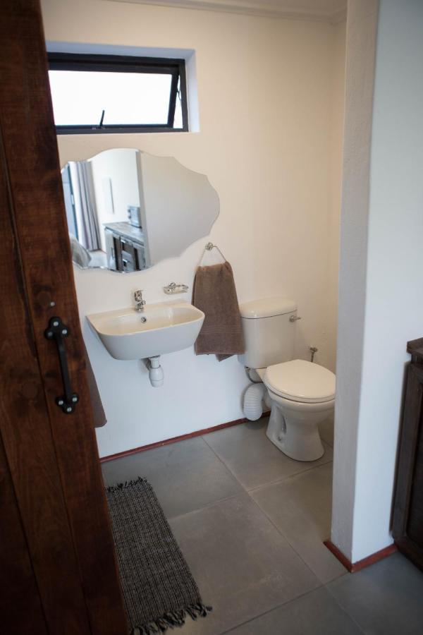 Peaceful 1-bedroom Flatlet, 10 Min From The
